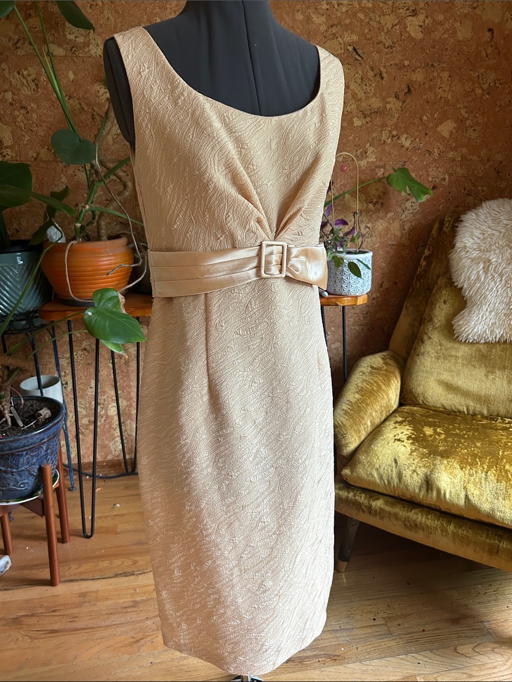 Vintage Cream Textured Midi Sheath Dress with Belted Waist ✨EUC✨